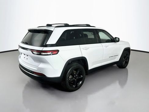 Used 2023 Jeep Grand Cherokee Altitude AWD/4WD image 7