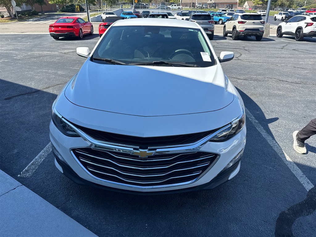 Used 2023 Chevrolet Malibu LT FWD image 2
