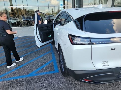 Used 2025 Nissan Murano SL w/ Cargo Package image 7