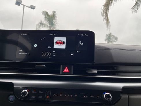 Used 2025 Kia Carnival image 8