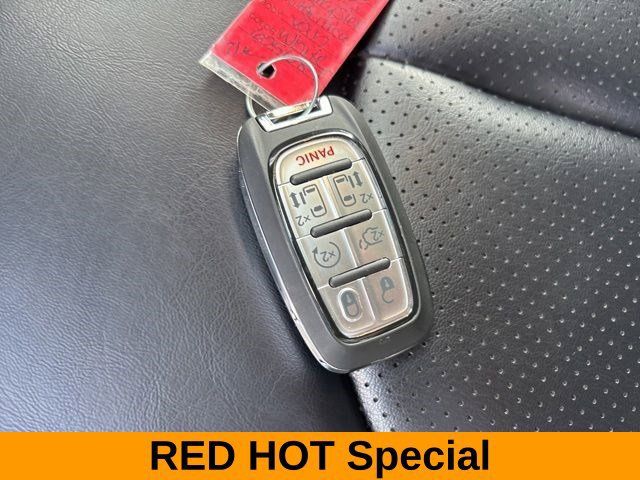 Used 2023 Chrysler Pacifica Touring-L FWD image 46