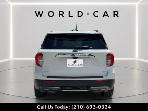 Used 2020 Ford Explorer XLT w/ Equipment Group 202A RWD image 4