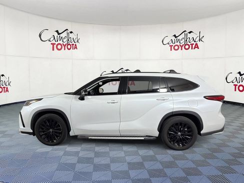 Used 2023 Toyota Highlander XSE FWD image 4
