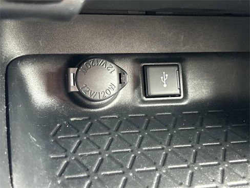 Used 2022 Toyota RAV4 XLE image 38