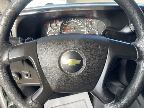 Used 2015 Chevrolet Express 2500 image 27