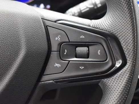 Used 2025 Chevrolet Trax LT FWD image 23