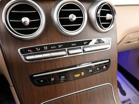 Used 2022 Mercedes-Benz GLC 300 w/ Premium Package Lite image 20