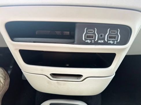 Used 2023 Chrysler Pacifica Touring-L FWD image 39