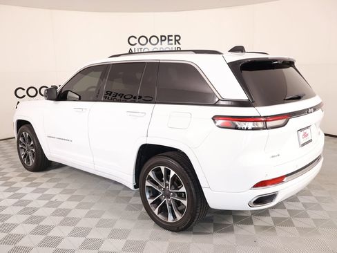 Used 2023 Jeep Grand Cherokee Overland w/ Luxury Tech Group IV AWD/4WD image 24