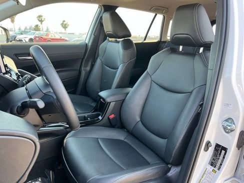 Certified 2024 Toyota Corolla Cross XLE FWD image 14