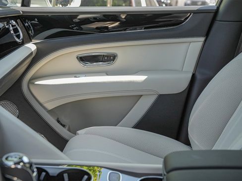 New 2025 Bentley Bentayga Extended Wheelbase image 21