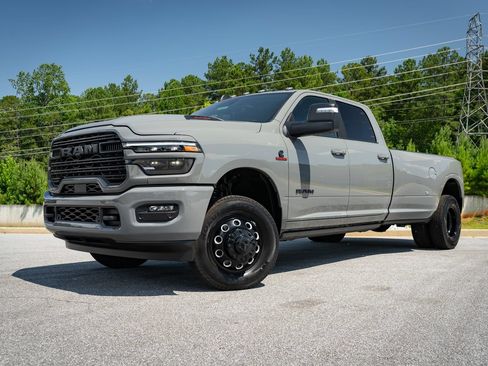 New 2026 RAM 3500 Laramie AWD/4WD image 5