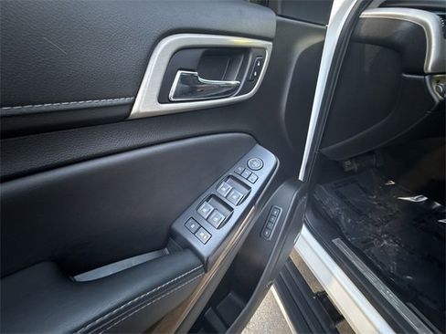 Used 2020 GMC Yukon XL Denali w/ Denali Premium Package image 13