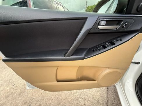 Used 2010 MAZDA MAZDA3 i Touring FWD image 18