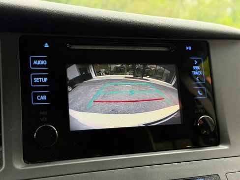 Used 2015 Toyota Sienna L FWD image 11