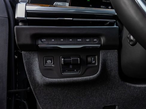 Used 2025 Cadillac Escalade Sport Platinum image 28