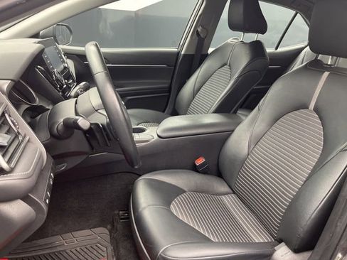 Used 2022 Toyota Camry SE FWD image 9