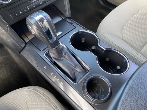 Used 2018 Ford Explorer XLT image 26