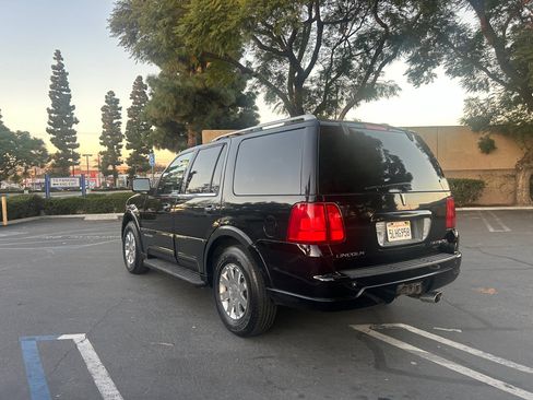 Used 2004 Lincoln Navigator Luxury image 3