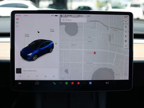 Used 2021 Tesla Model Y Long Range AWD/4WD image 35
