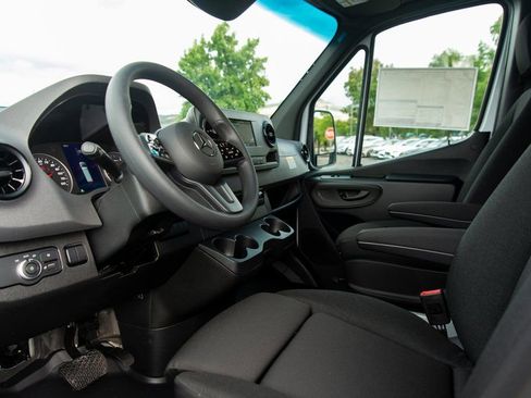 Used 2024 Mercedes-Benz Sprinter 3500 image 26
