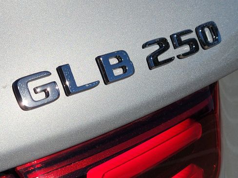 New 2026 Mercedes-Benz GLB 250 4MATIC image 11