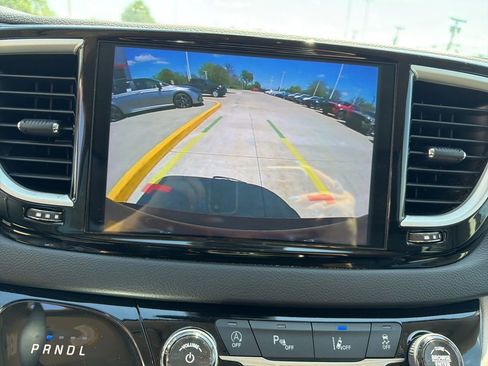 Used 2023 Chrysler Pacifica Touring-L FWD image 16