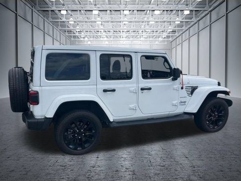 Used 2022 Jeep Wrangler Unlimited Sahara w/ Cold Weather Group AWD/4WD image 9