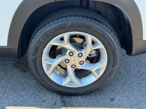 Used 2024 Chevrolet Trax LS w/ LS Convenience Package image 9