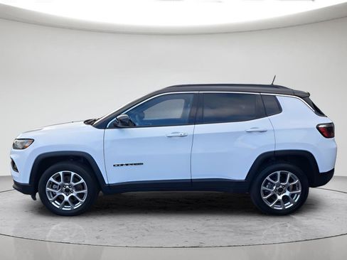 Used 2025 Jeep Compass Limited AWD/4WD image 8