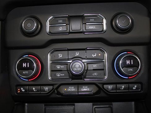 Used 2023 Chevrolet Suburban Premier image 49