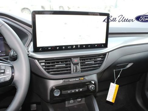 New 2025 Ford Escape SE image 13