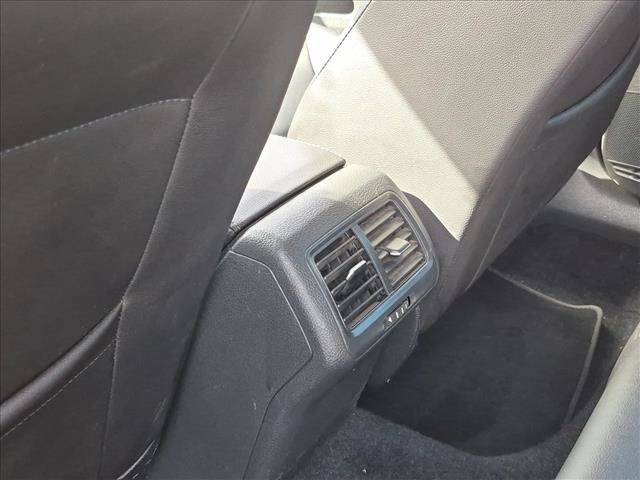Used 2017 Volkswagen Golf 4-Door FWD image 9