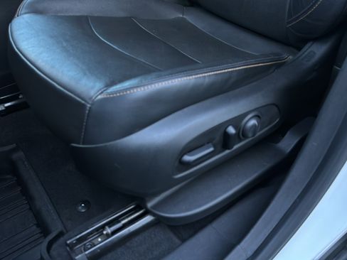 Used 2021 Chevrolet Equinox LT image 29