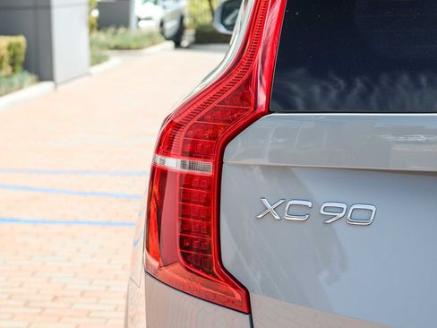 Used 2024 Volvo XC90 B6 Plus w/ Protection Package Premier AWD/4WD image 9
