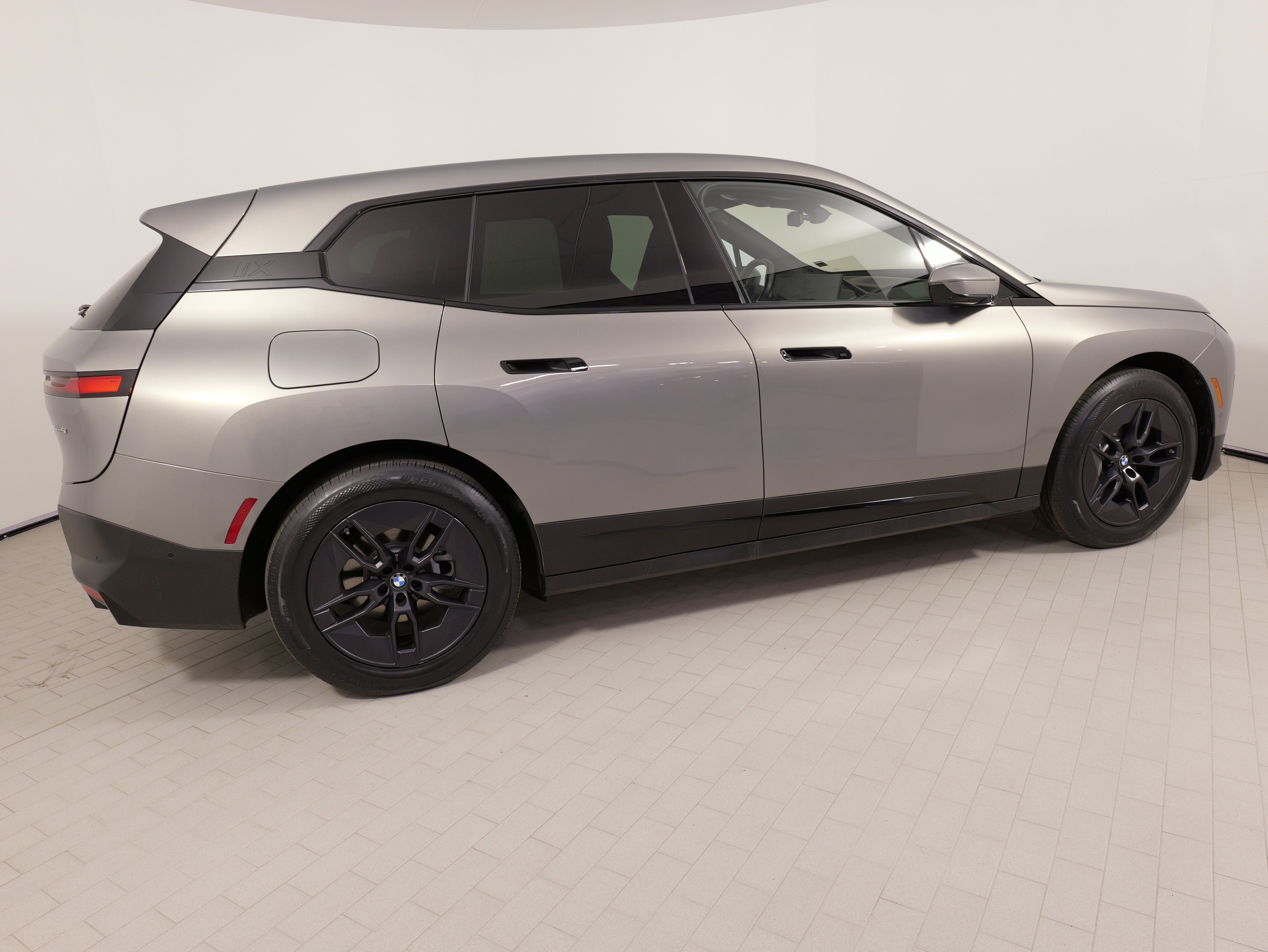 Used 2024 BMW iX xDrive50 AWD/4WD image 10