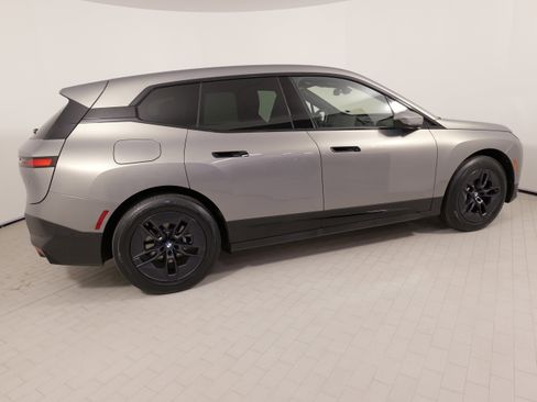 Used 2024 BMW iX xDrive50 image 10