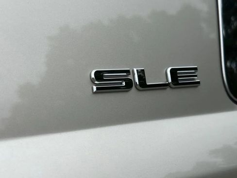 Used 2017 GMC Yukon XL SLE w/ SLE Value Package image 9