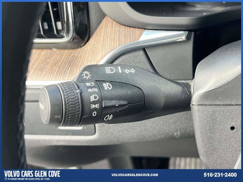 Used 2022 Volvo XC60 B5 Momentum w/ Climate Package image 23