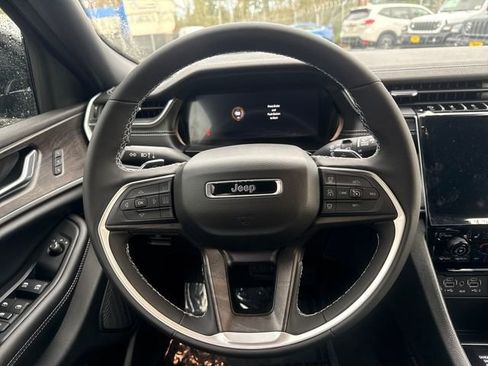 New 2025 Jeep Grand Cherokee Limited w/ Black Appearance Package image 18