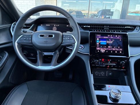 New 2025 Jeep Grand Cherokee image 12