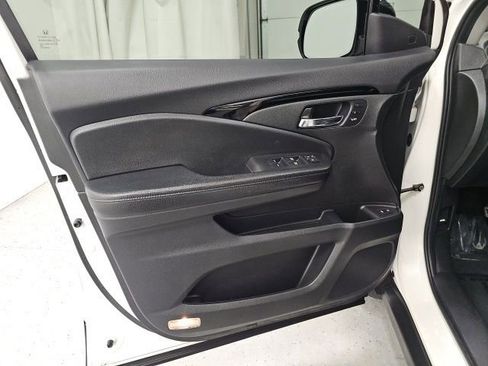Used 2019 Honda Pilot Elite image 12