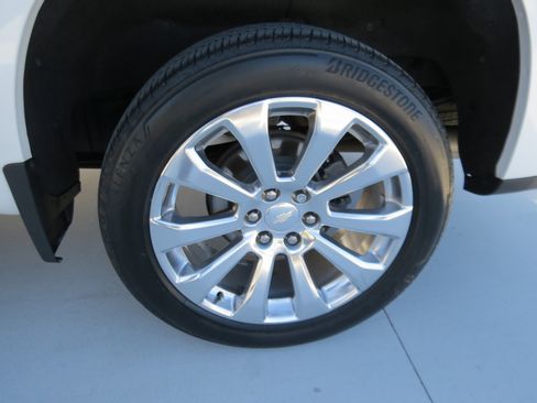 Used 2022 Chevrolet Silverado 1500 High Country w/ Technology Package image 10