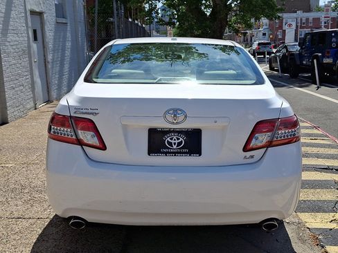 Used 2010 Toyota Camry XLE FWD image 5