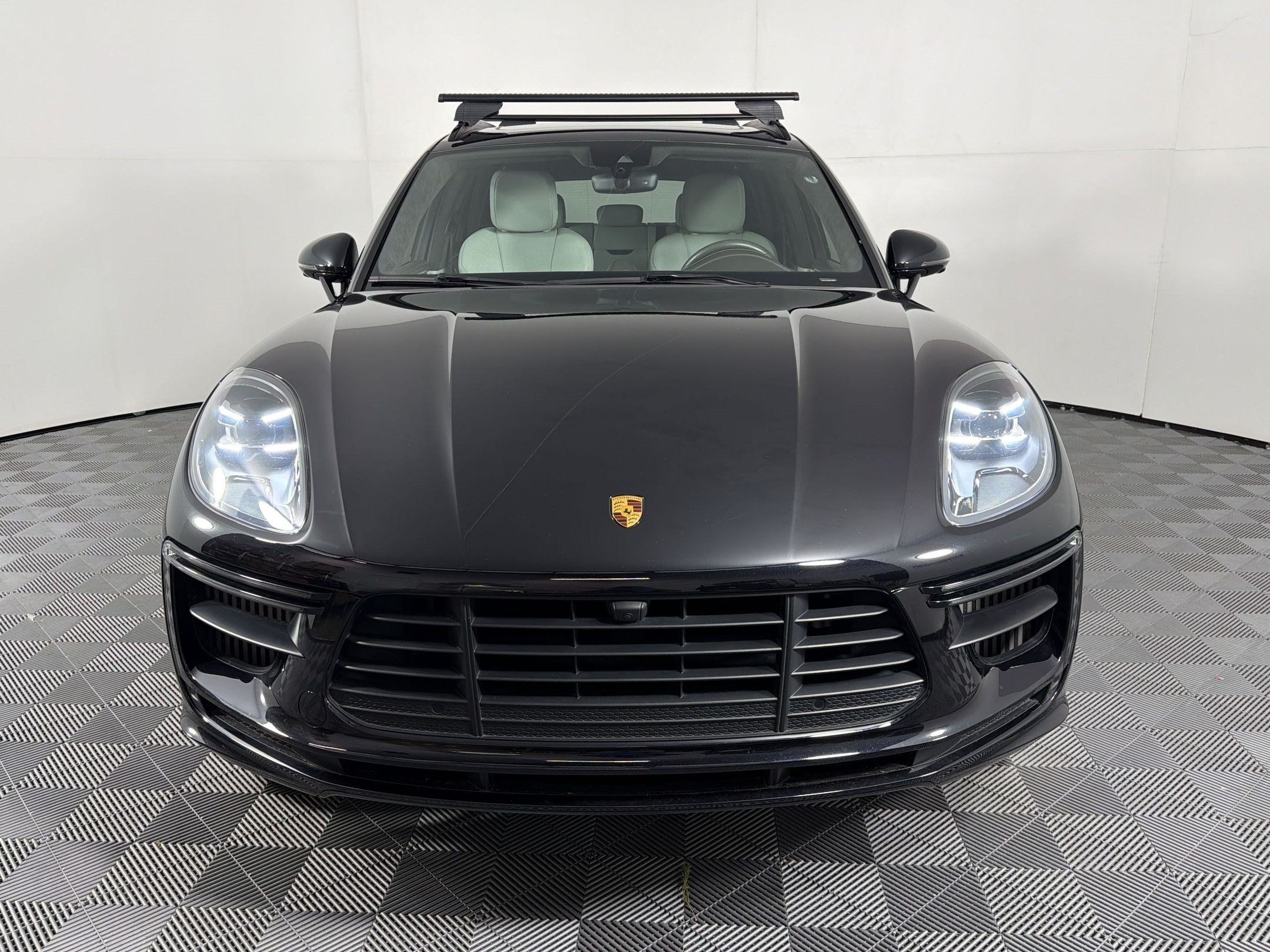 Certified 2021 Porsche Macan Turbo AWD/4WD image 6