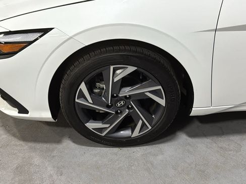 Used 2025 Hyundai Elantra Sport FWD image 8