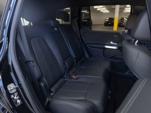 Used 2025 Mercedes-Benz GLB 250 image 23
