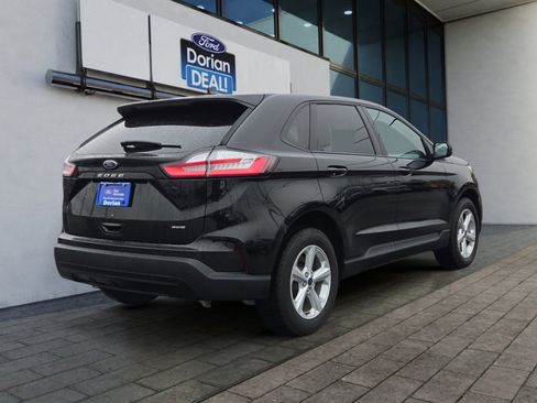 Certified 2022 Ford Edge SE image 3