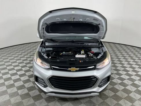 Used 2018 Chevrolet Trax LT w/ LT Convenience Package FWD image 15
