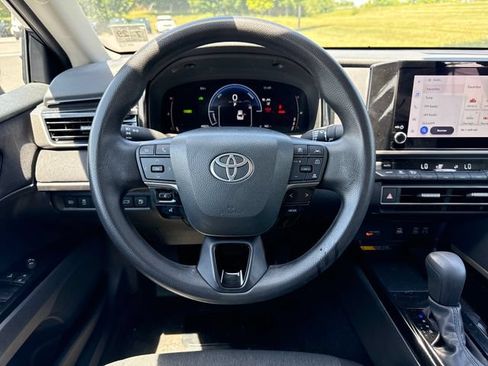 Used 2025 Toyota Camry LE FWD image 20